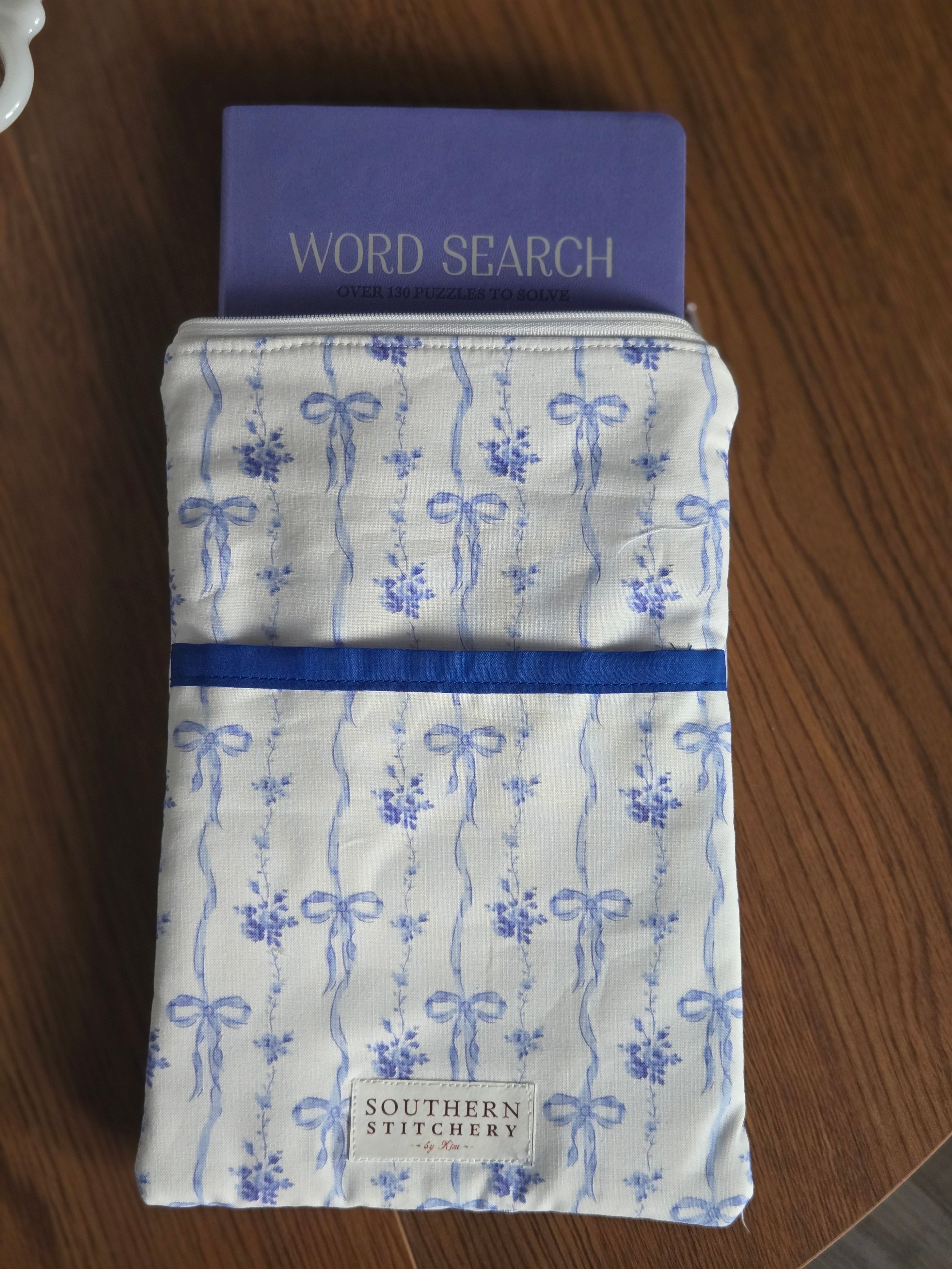 Vintage Garland Bows E-Reader/Book Sleeve - Medium