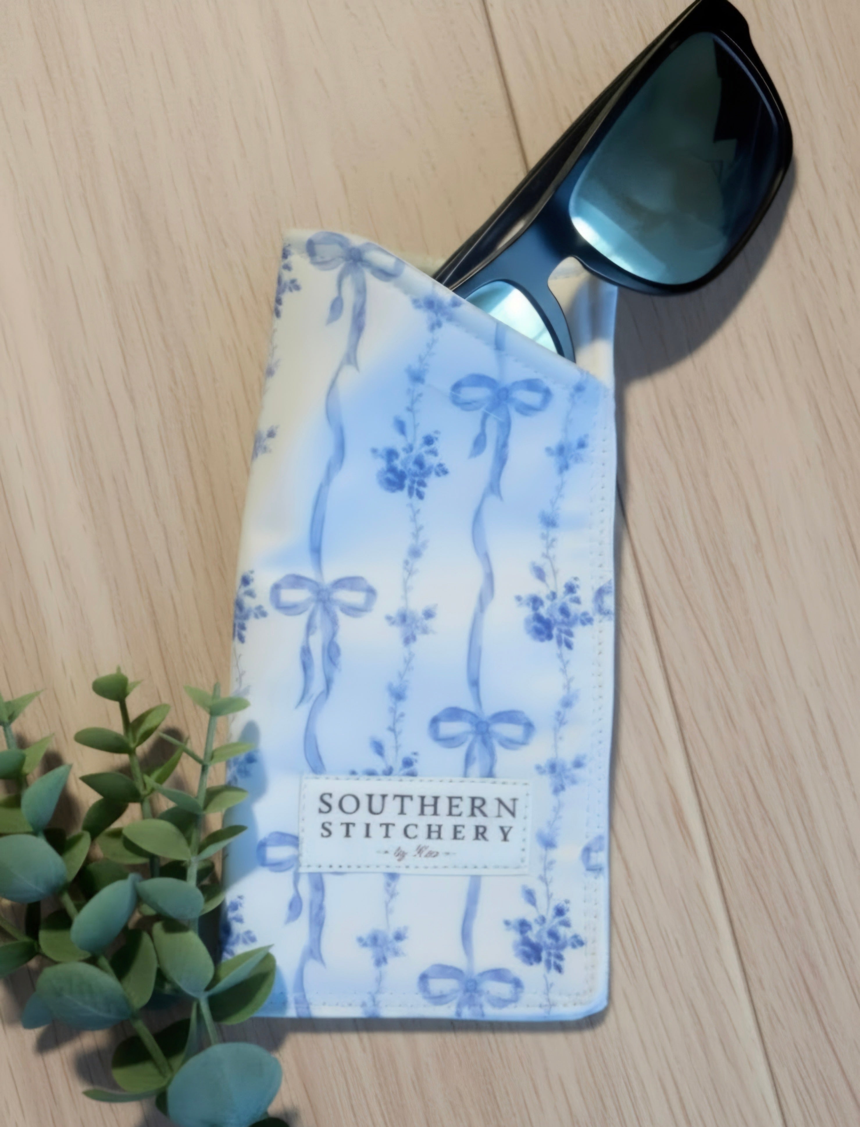 Vintage Garland Bows Sunglasses Case
