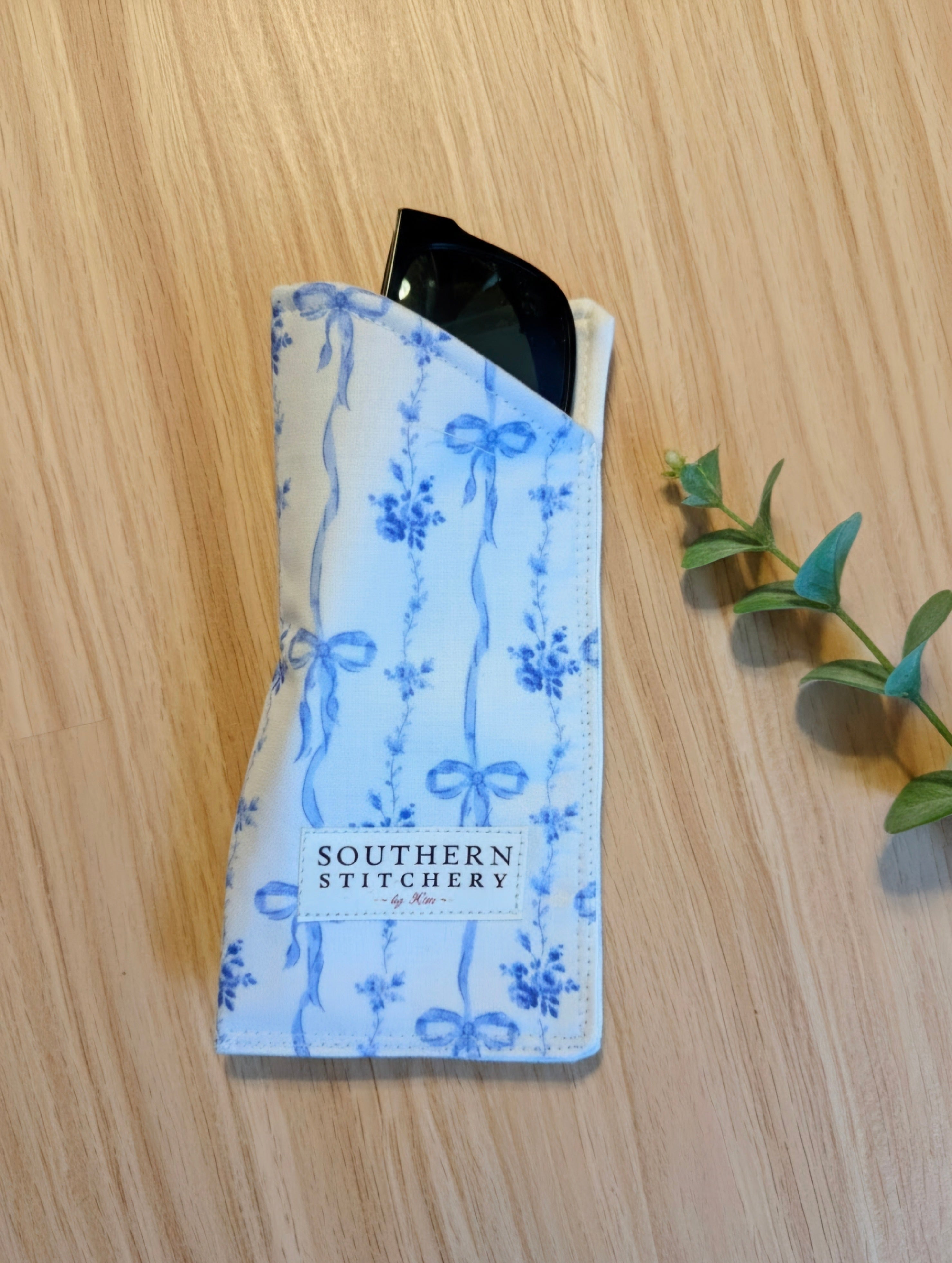 Vintage Garland Bows Sunglasses Case