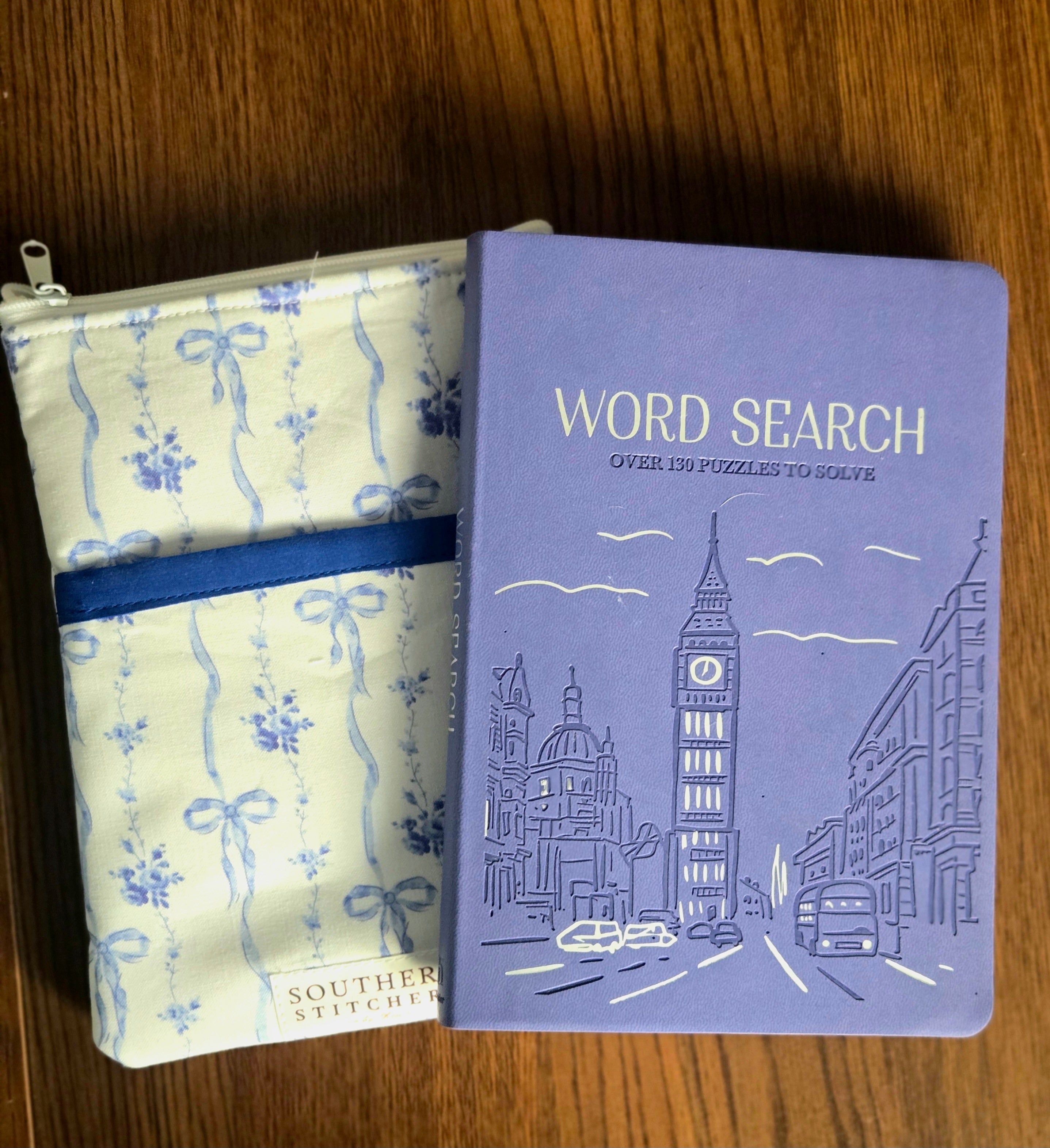 Vintage Garland Bows E-Reader/Book Sleeve - Small